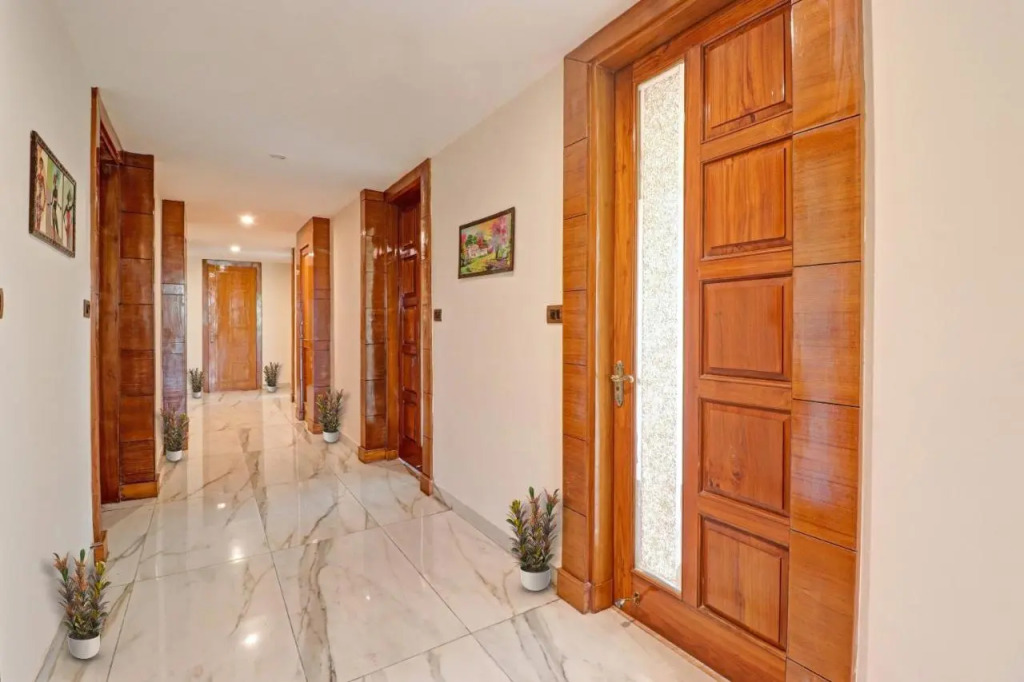 Дехрадун: OYO 703086 Hotel Shri Rooms & Restaurant