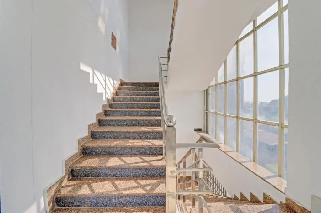 Дехрадун: OYO 703086 Hotel Shri Rooms & Restaurant