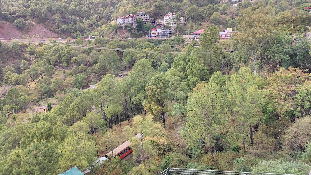 Дхарампур: Kaithal Resort - Kasauli