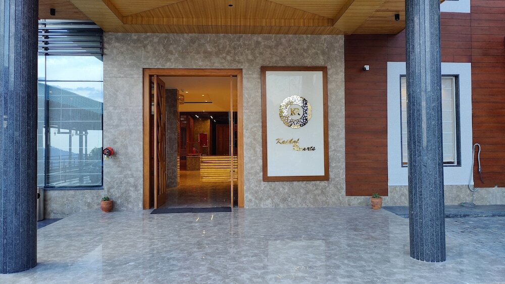 Дхарампур: Kaithal Resort - Kasauli