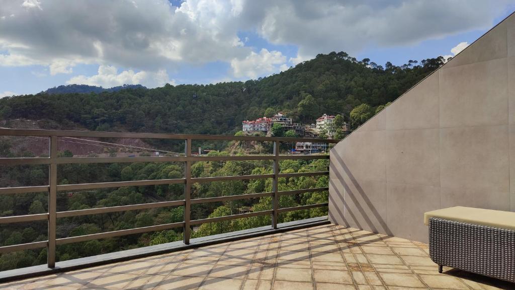 Дхарампур: Kaithal Resort - Kasauli