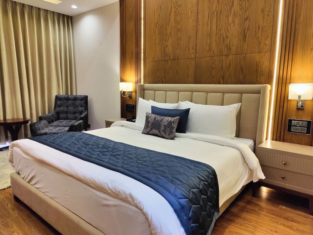 Дхарампур: Kaithal Resort - Kasauli
