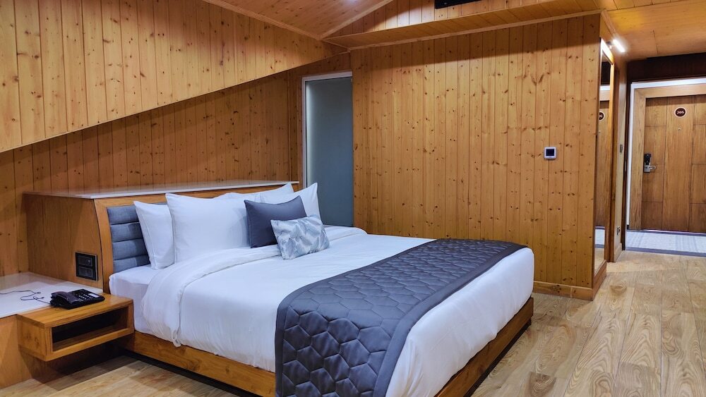 Дхарампур: Kaithal Resort - Kasauli