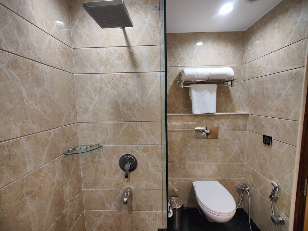Дхарампур: Kaithal Resort - Kasauli