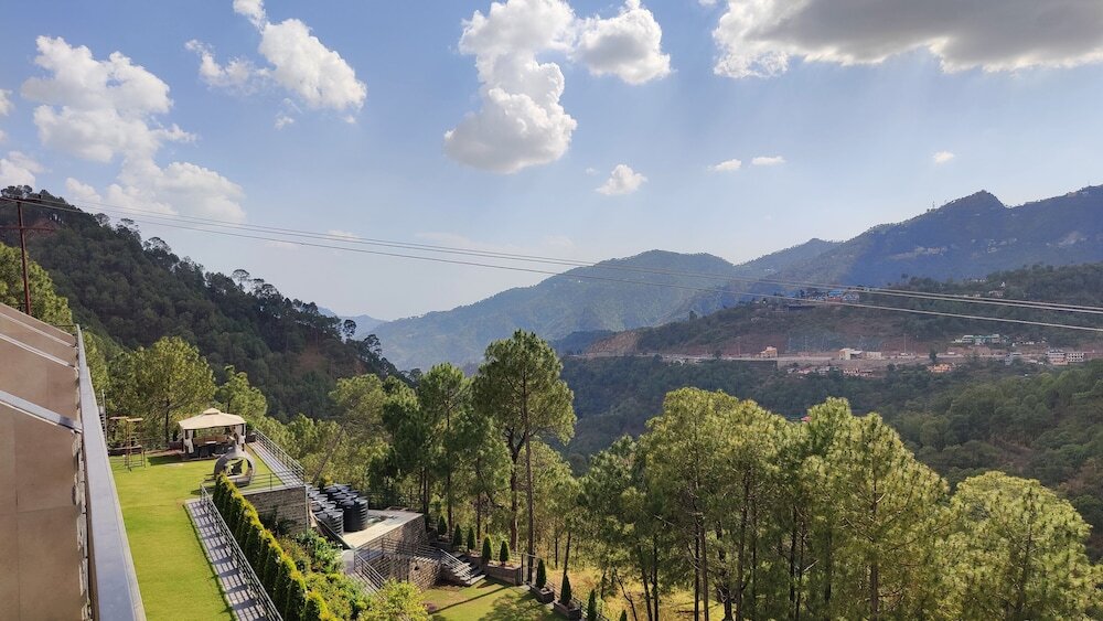 Дхарампур: Kaithal Resort - Kasauli