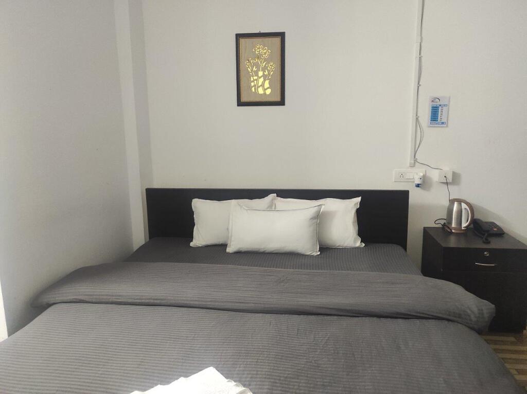 Диранг: Hotel 7 Eleven
