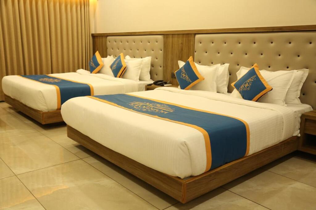 Дварка: Hotel Holiston