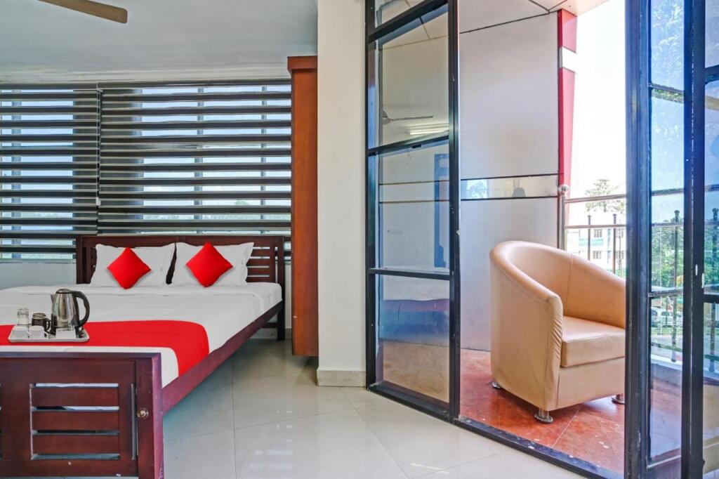 Куруппумтара: Flagship 701607 Mezban Grand Suites