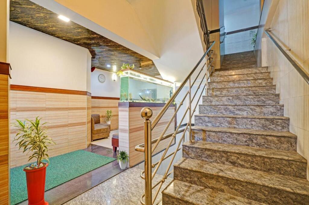 Куруппумтара: Flagship 701607 Mezban Grand Suites