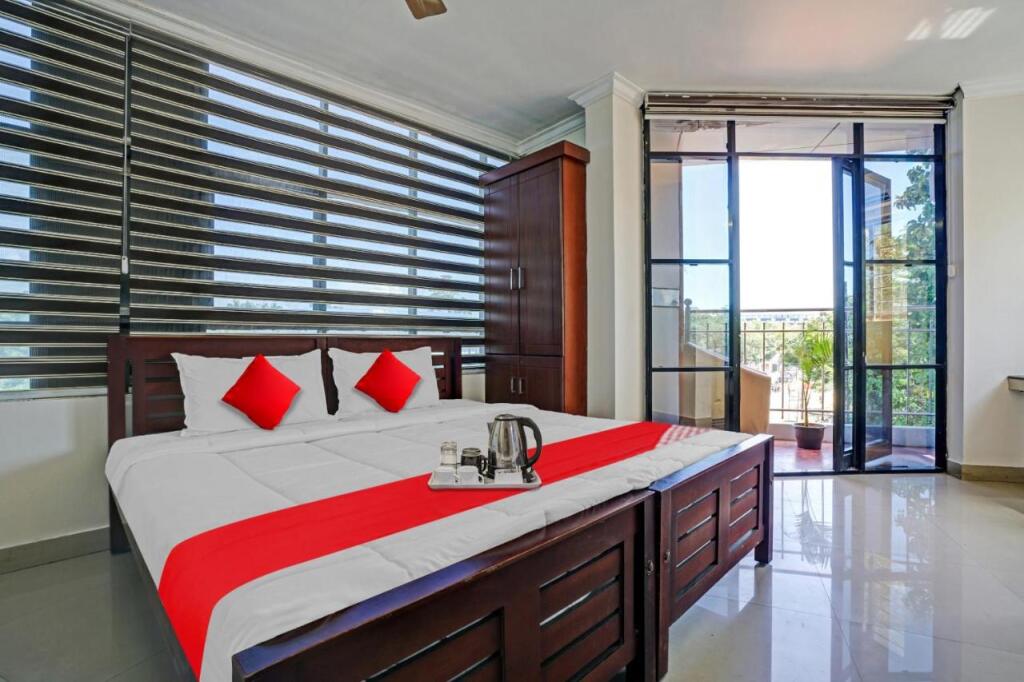 Куруппумтара: Flagship 701607 Mezban Grand Suites