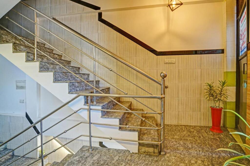 Куруппумтара: Flagship 701607 Mezban Grand Suites