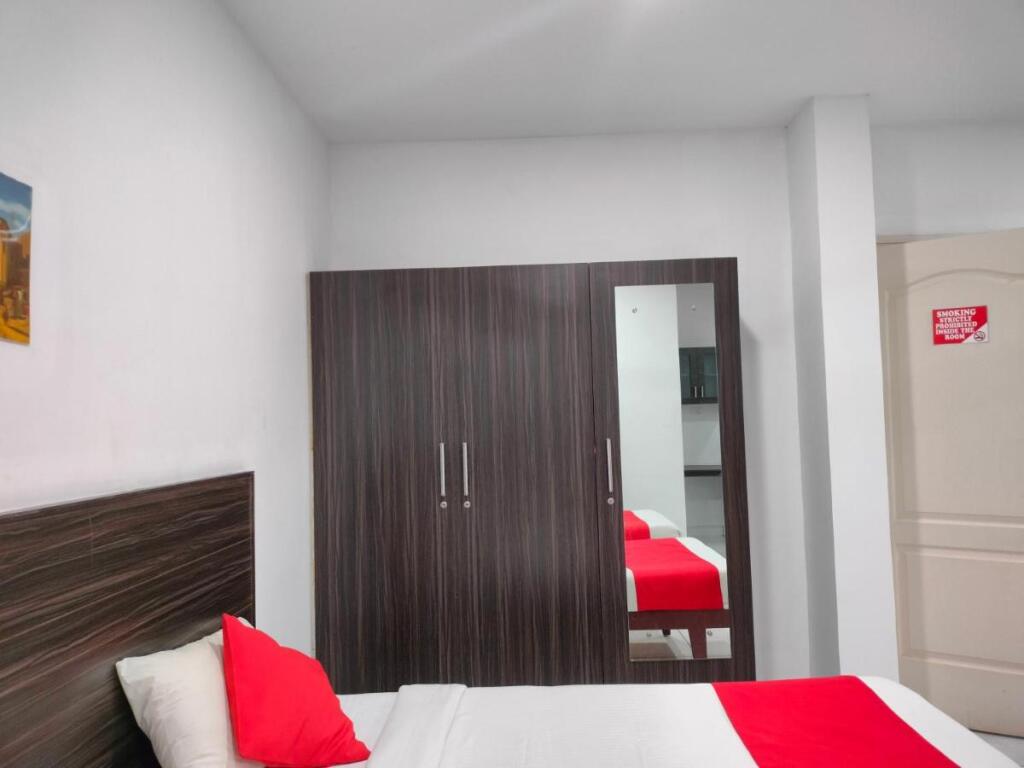 Куруппумтара: Kings Fort Rooms Thrippunithura