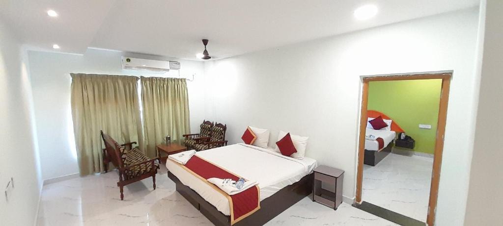 Eraniel: Hotel Rajeswari International