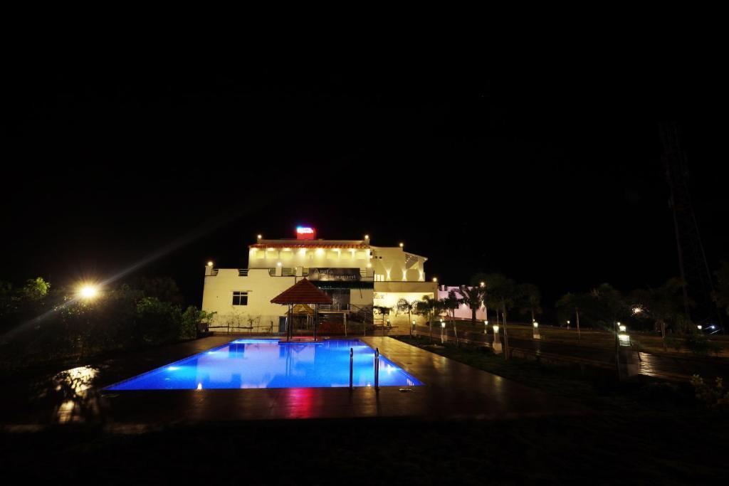 Eraniel: Hotel Rajeswari International
