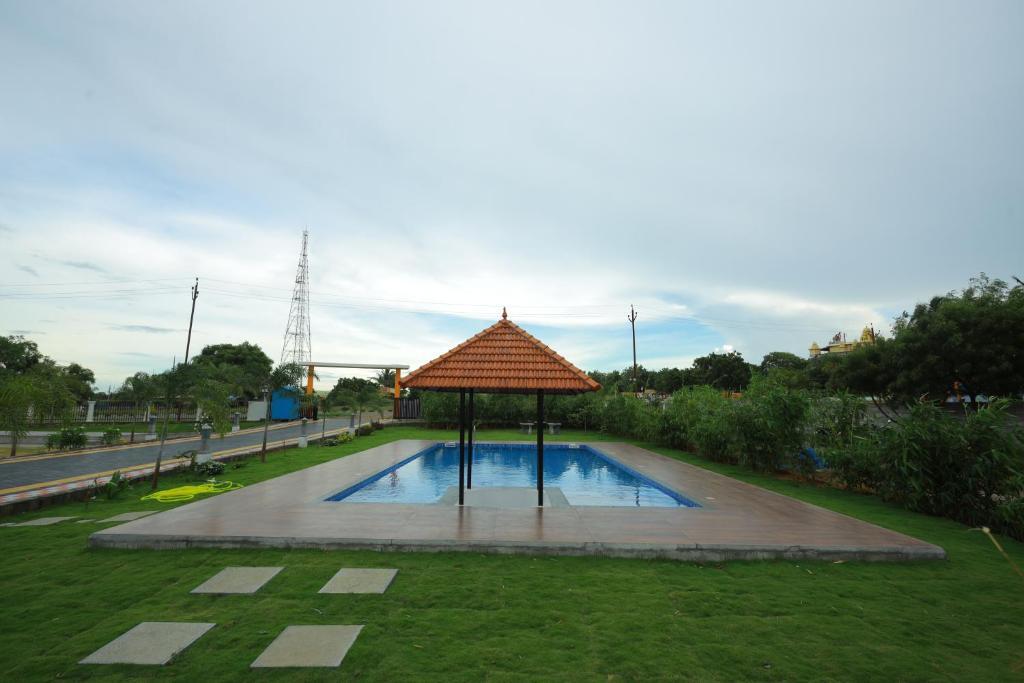 Eraniel: Hotel Rajeswari International