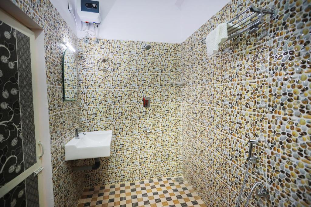 Eraniel: Hotel Rajeswari International