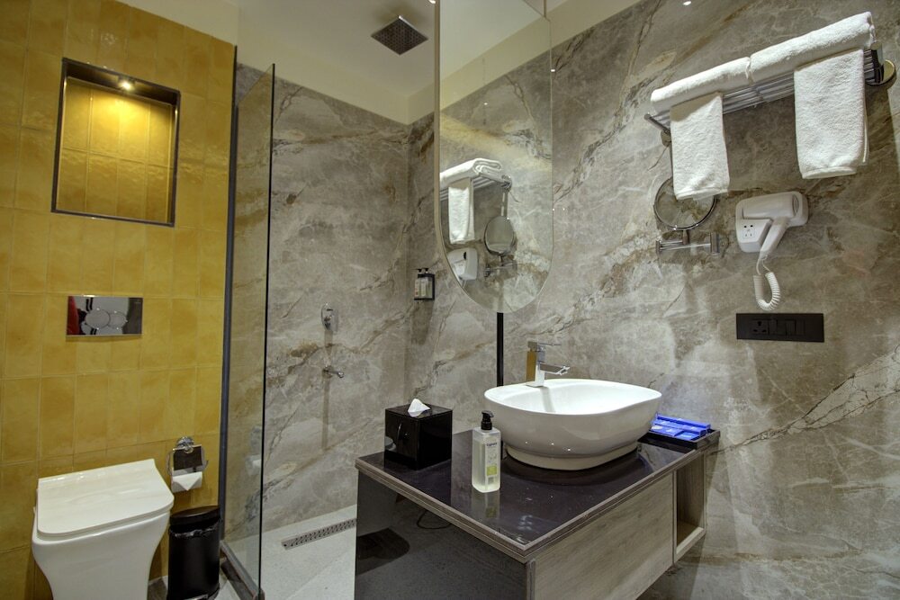 Файзабад: Cygnett Collection KK Hotel