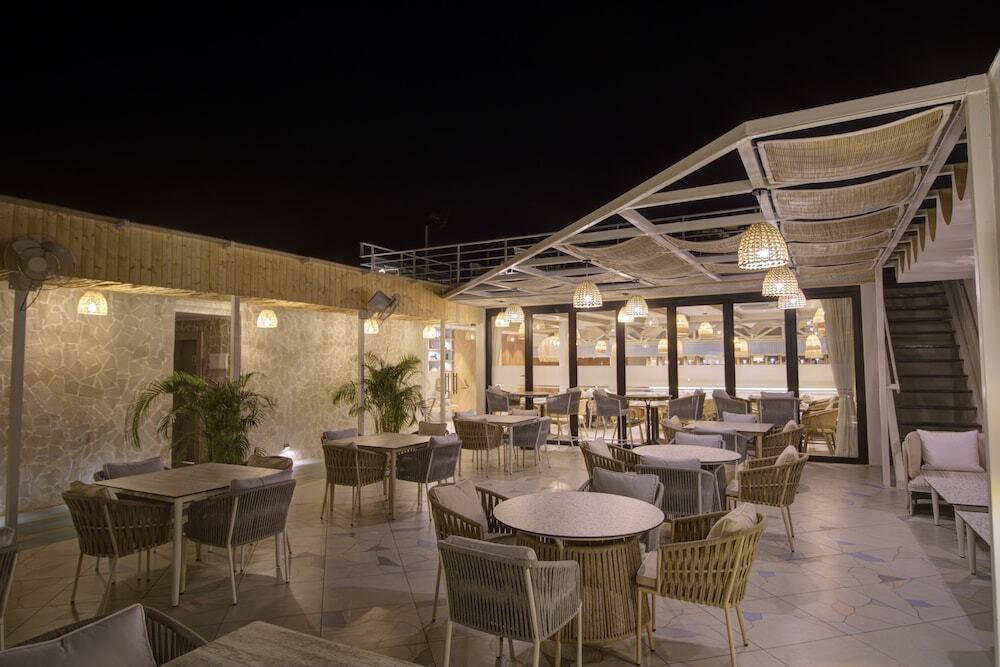 Файзабад: Cygnett Collection KK Hotel