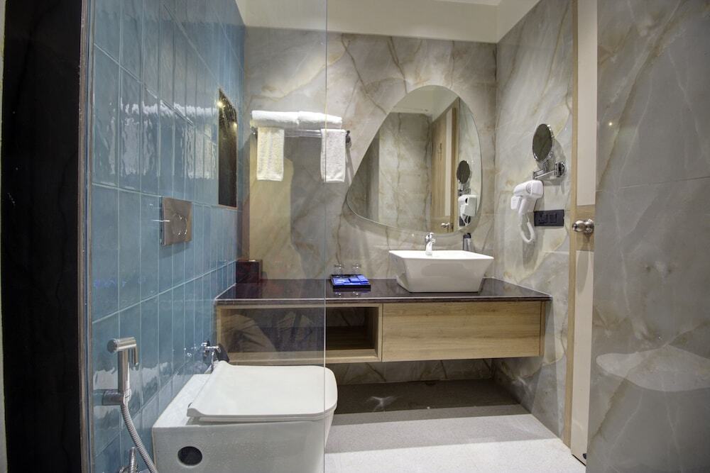 Файзабад: Cygnett Collection KK Hotel