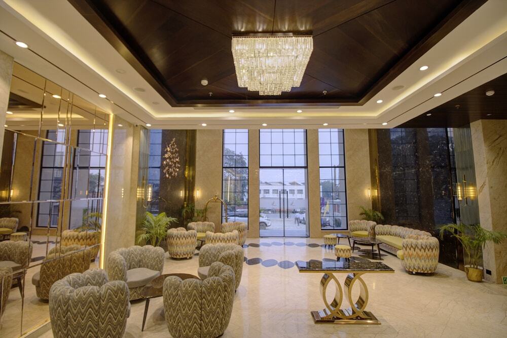Файзабад: Cygnett Collection KK Hotel