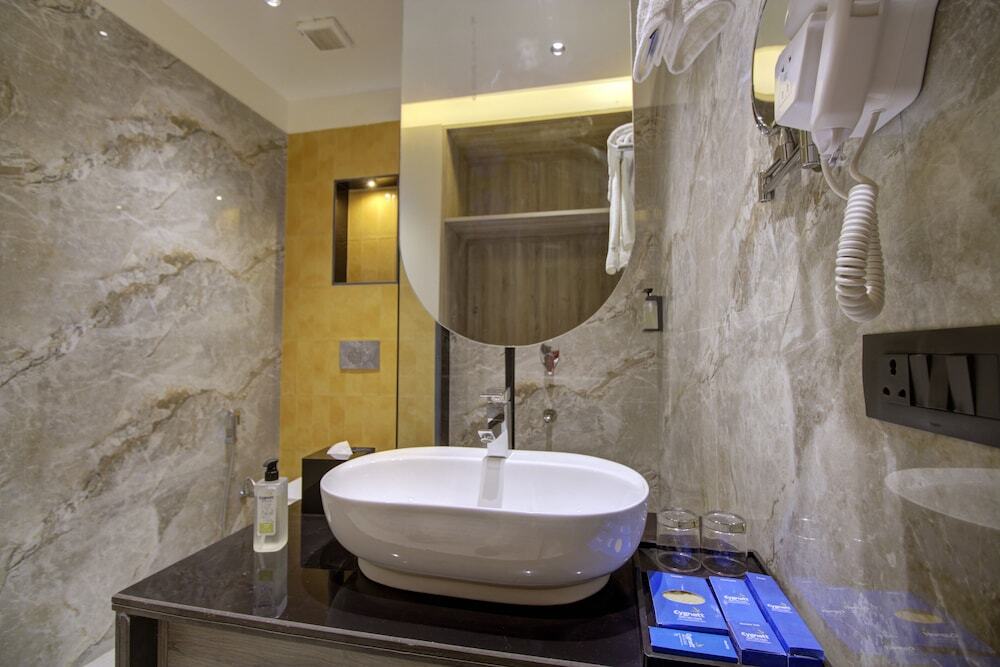 Файзабад: Cygnett Collection KK Hotel