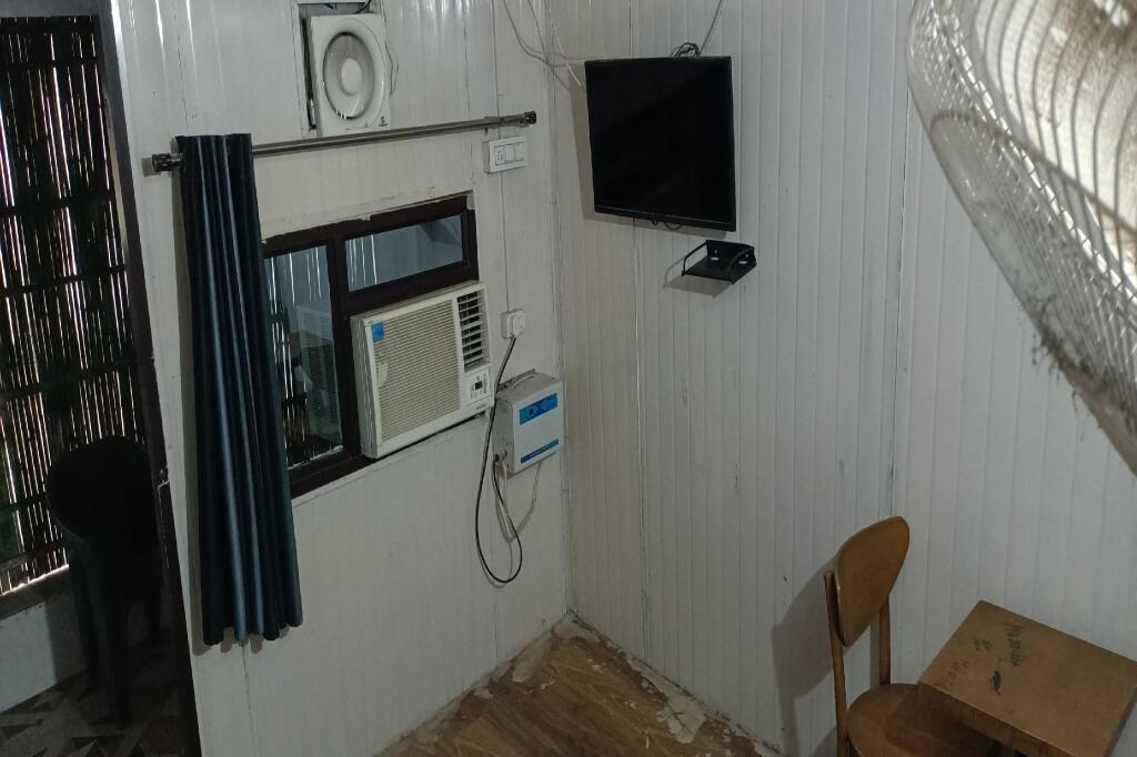 Фаридабад: OYO HOME 84041 Hotel Friontier
