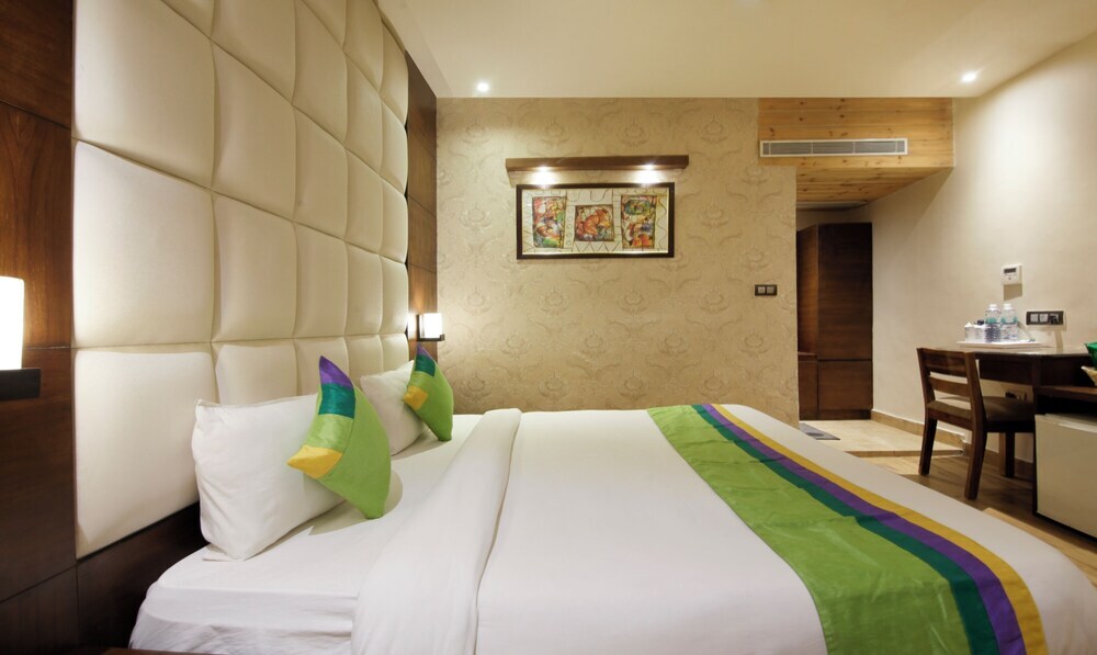 Фаридабад: Treebo Punjabi Nature Residency, Near Faridabad Railway Station