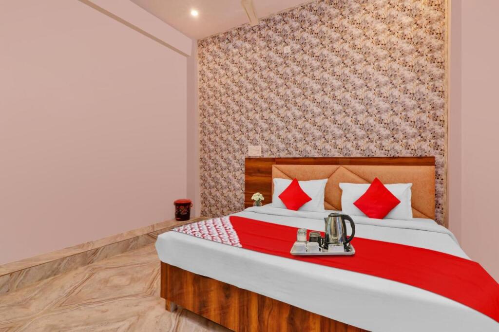 Горакхпур: OYO Flagship 703742 Hotel C.r.k Inn