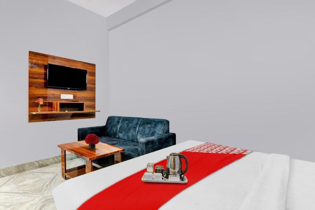 Горакхпур: OYO Flagship 703742 Hotel C.r.k Inn