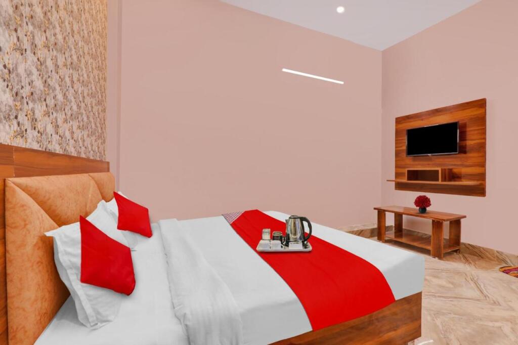 Горакхпур: OYO Flagship 703742 Hotel C.r.k Inn