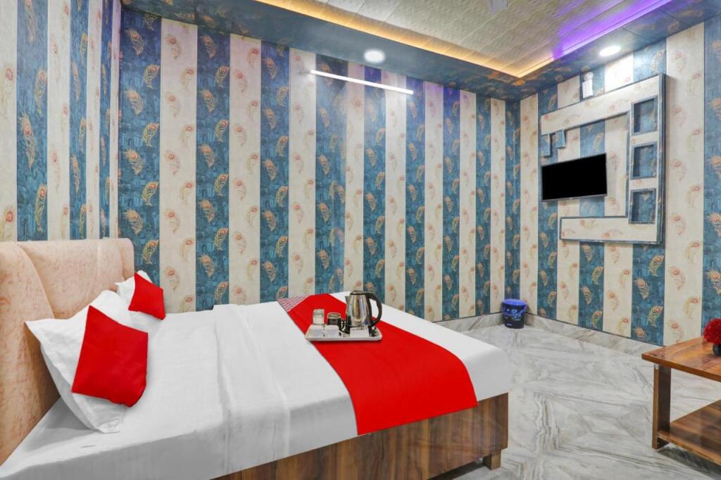 Горакхпур: OYO Flagship 703742 Hotel C.r.k Inn