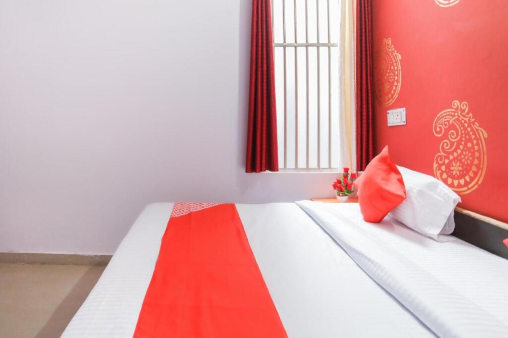 Большая Нойда: Hotel Krishna Vedanand Residency(NOD875)