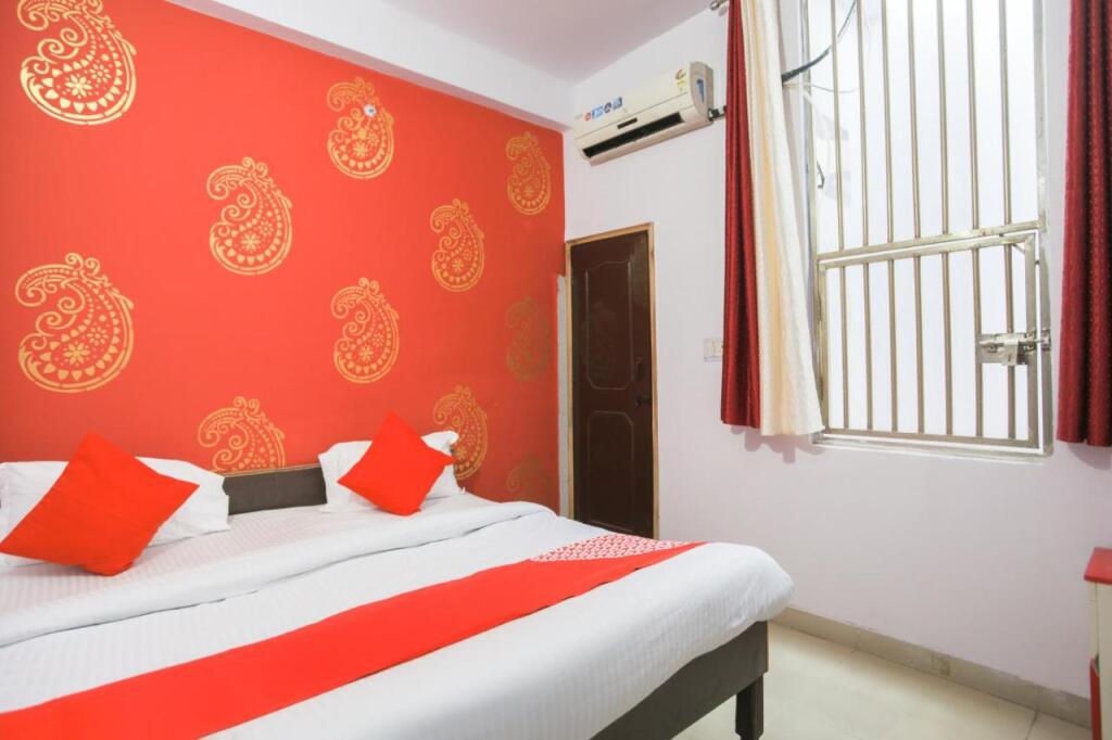 Большая Нойда: Hotel Krishna Vedanand Residency(NOD875)