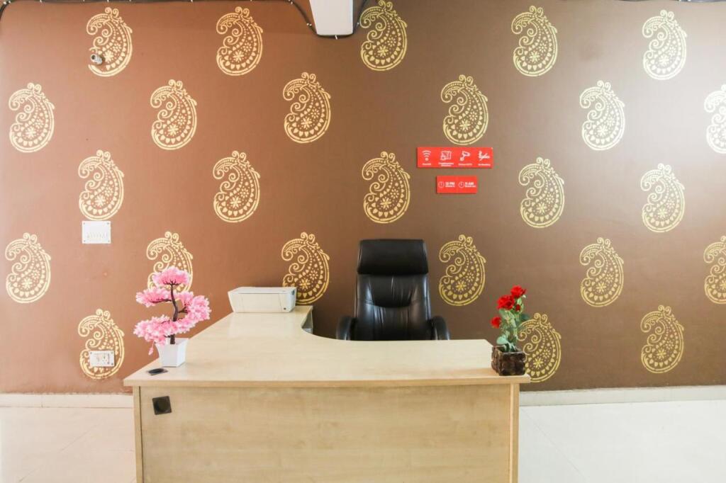 Большая Нойда: Hotel Krishna Vedanand Residency(NOD875)