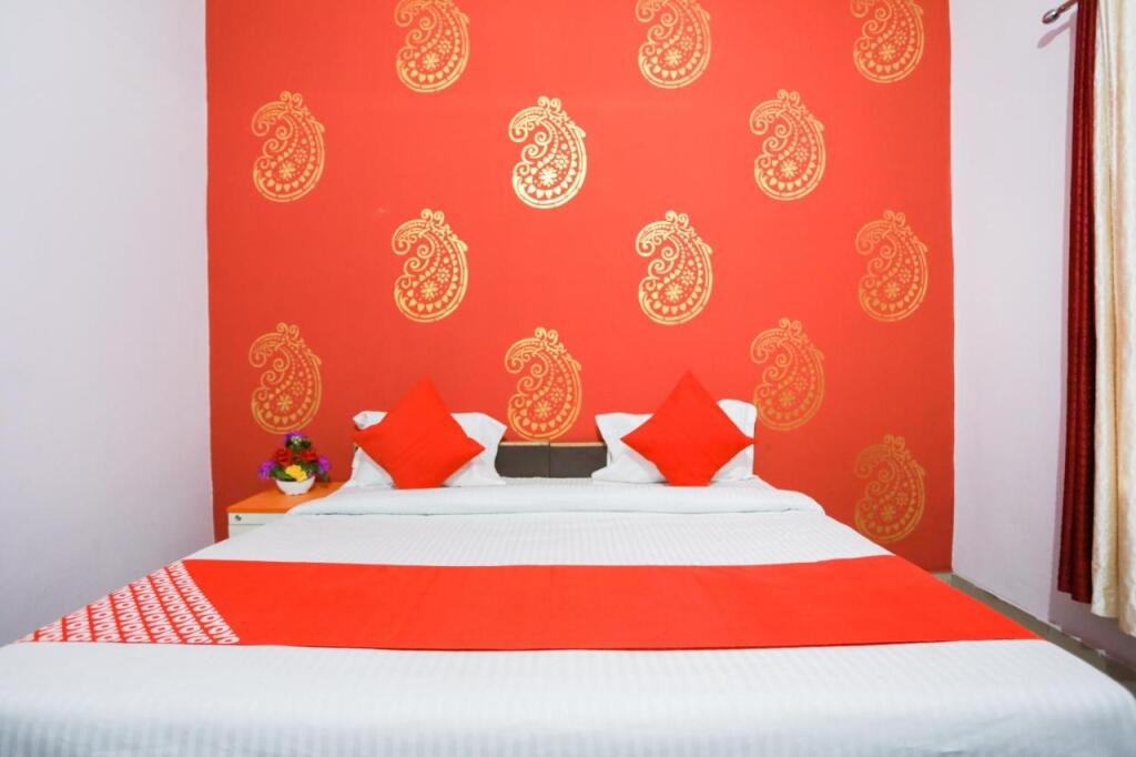 Большая Нойда: Hotel Krishna Vedanand Residency(NOD875)