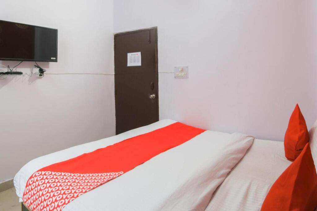 Большая Нойда: Hotel Krishna Vedanand Residency(NOD875)