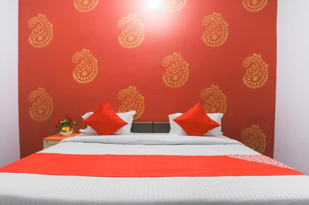 Большая Нойда: Hotel Krishna Vedanand Residency(NOD875)