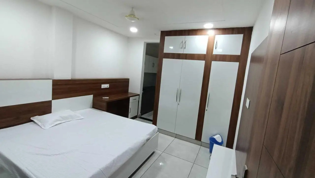 Ханзи: Oyo Home 89062 Ishwar Bharti Apartments