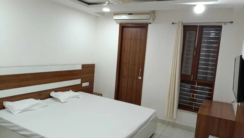 Ханзи: Oyo Home 89062 Ishwar Bharti Apartments