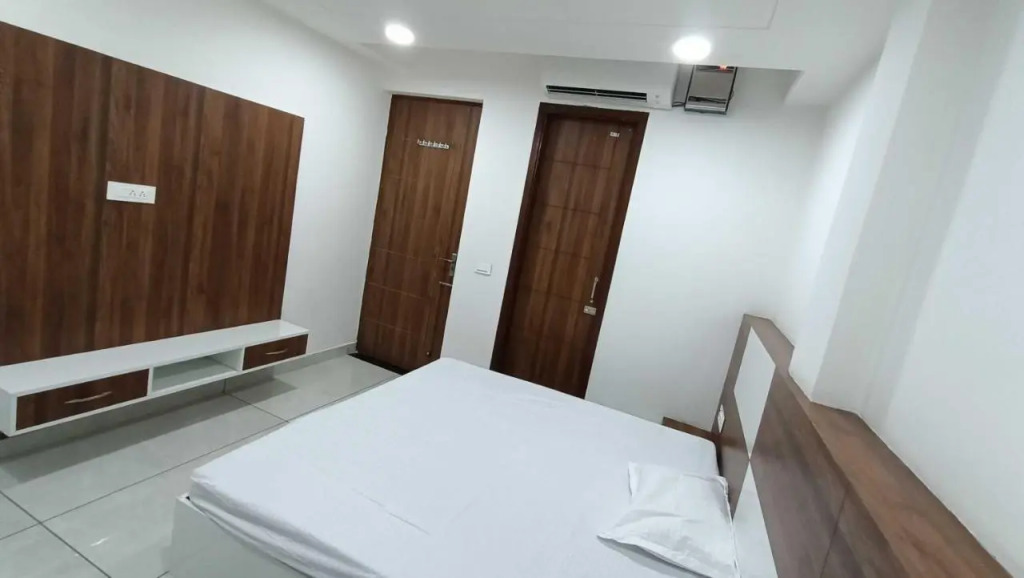 Ханзи: Oyo Home 89062 Ishwar Bharti Apartments