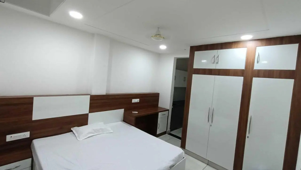 Ханзи: Oyo Home 89062 Ishwar Bharti Apartments