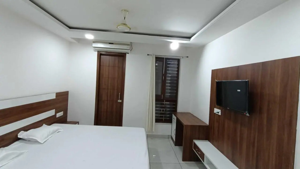 Ханзи: Oyo Home 89062 Ishwar Bharti Apartments
