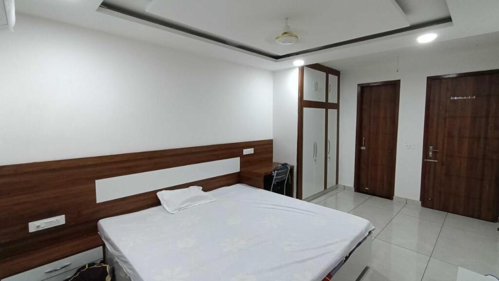 Ханзи: Oyo Home 89062 Ishwar Bharti Apartments