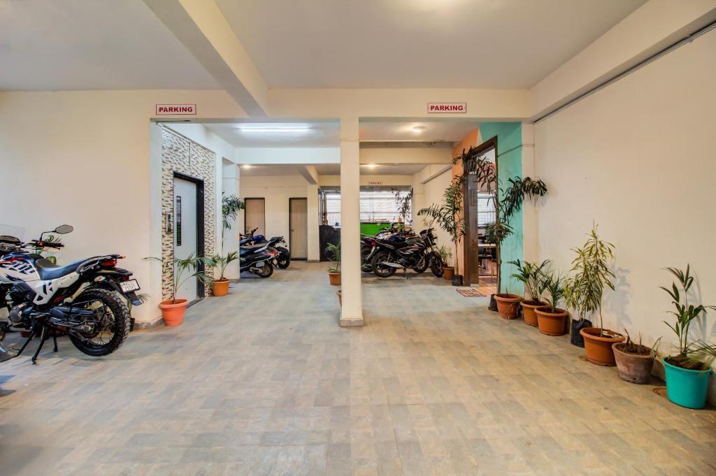 Хинджевади: Hotel Elegant Lodging