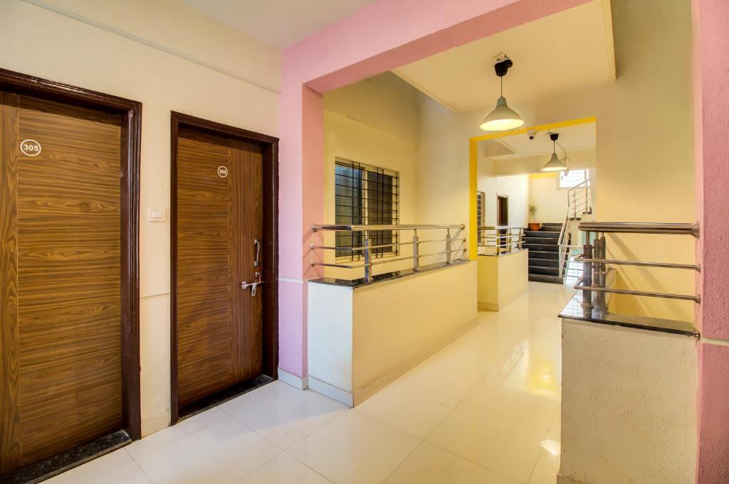 Хинджевади: Hotel Elegant Lodging