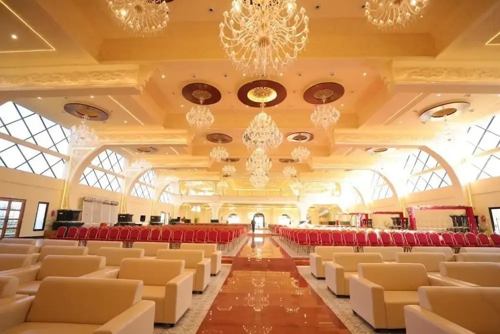 Хосур: MJ Avyanna Resort & Convention Centre
