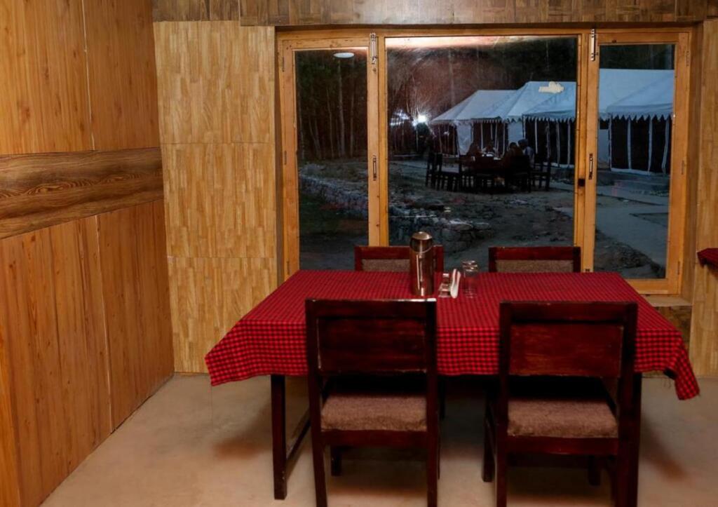 Хундер: Terrain Ladakh Camping Nubra