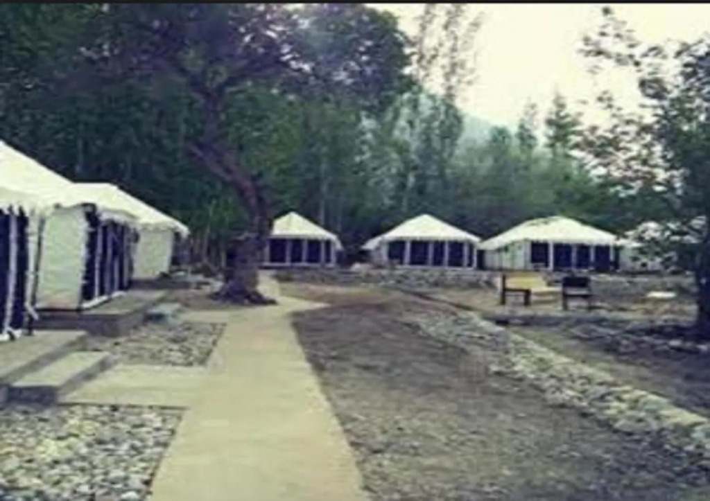 Хундер: Terrain Ladakh Camping Nubra