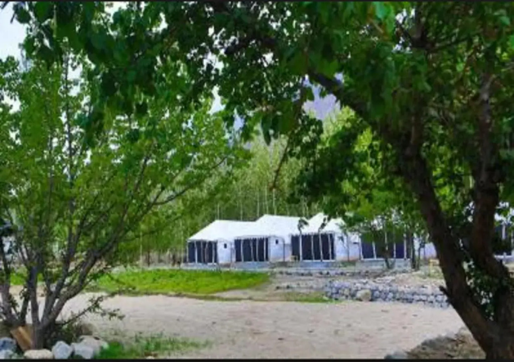 Хундер: Terrain Ladakh Camping Nubra