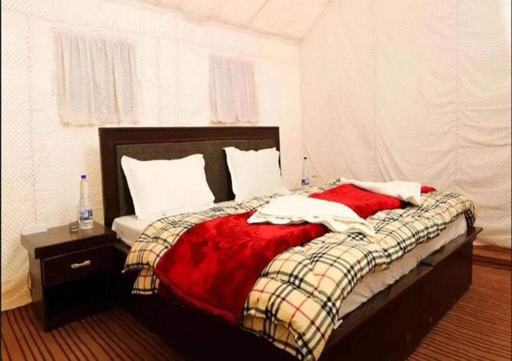 Хундер: Terrain Ladakh Camping Nubra